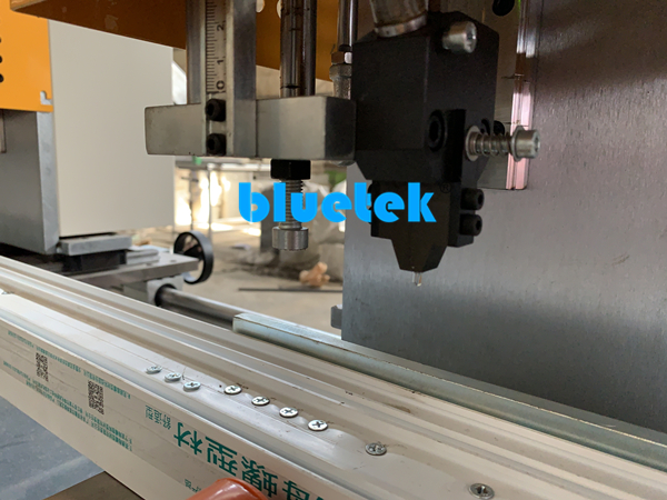 PVC Window Steel Reinforcement Screw Fastening Machine