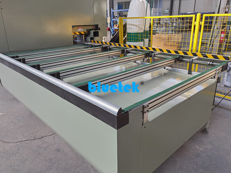 Unloading Table of Aluminium CNC Cutting Center