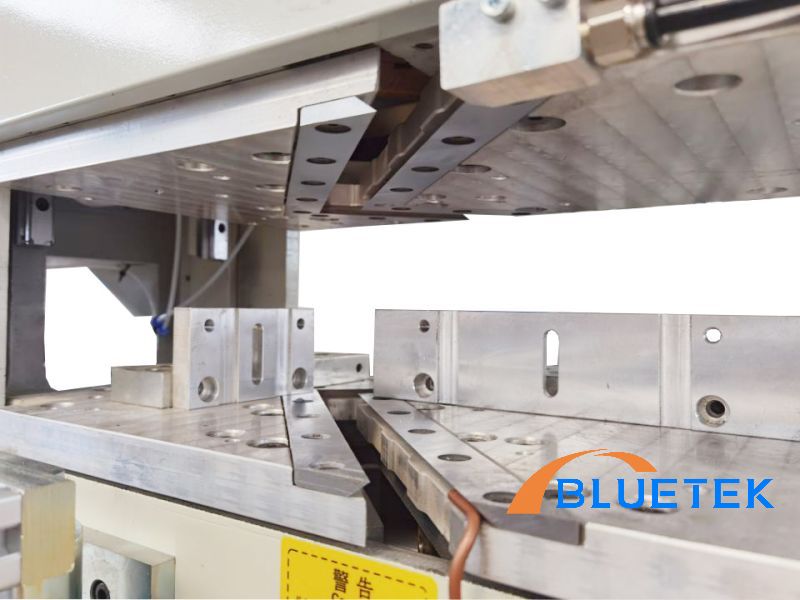 Cleaning Knife Of Seamless