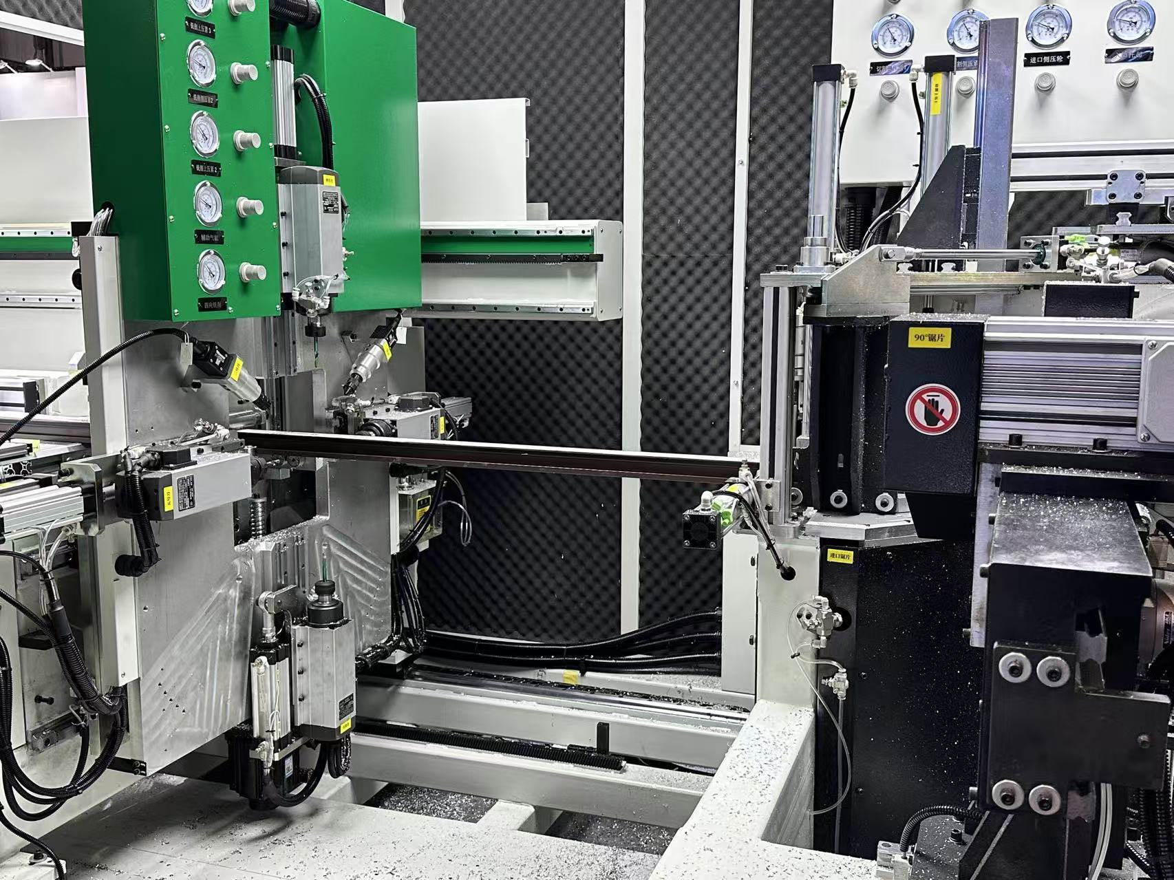 Cutting and Machining Section of Aluminum Window Door Cutting Machining Center, SZA620