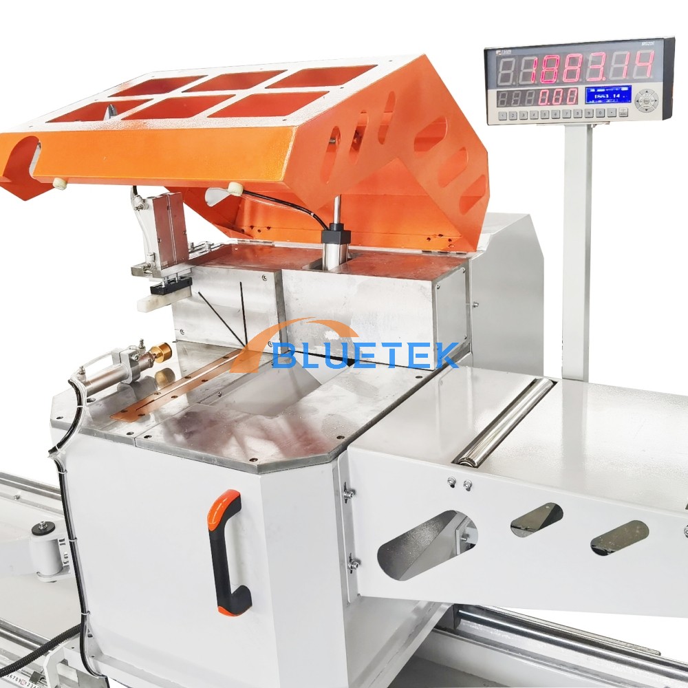 Digital measuring ruler