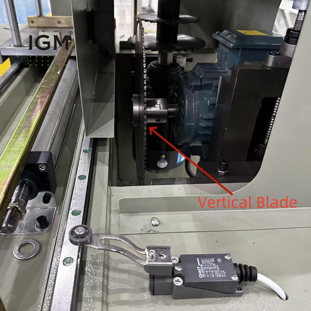 DETAILS OF DX05A-200 UPVC End Milling Machine