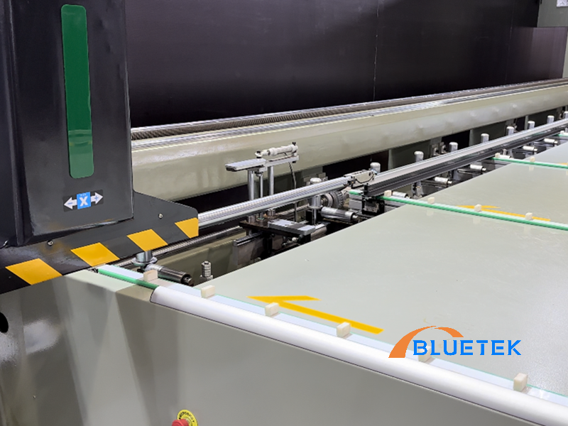 Aluminum Window Mullion Cutting Milling Center - Loading Section Aluminum Window Mullion Cutting Milling Center - Loading Section