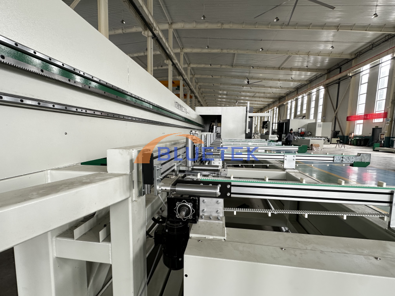 Loading part of UPVC Window Door Machining Center